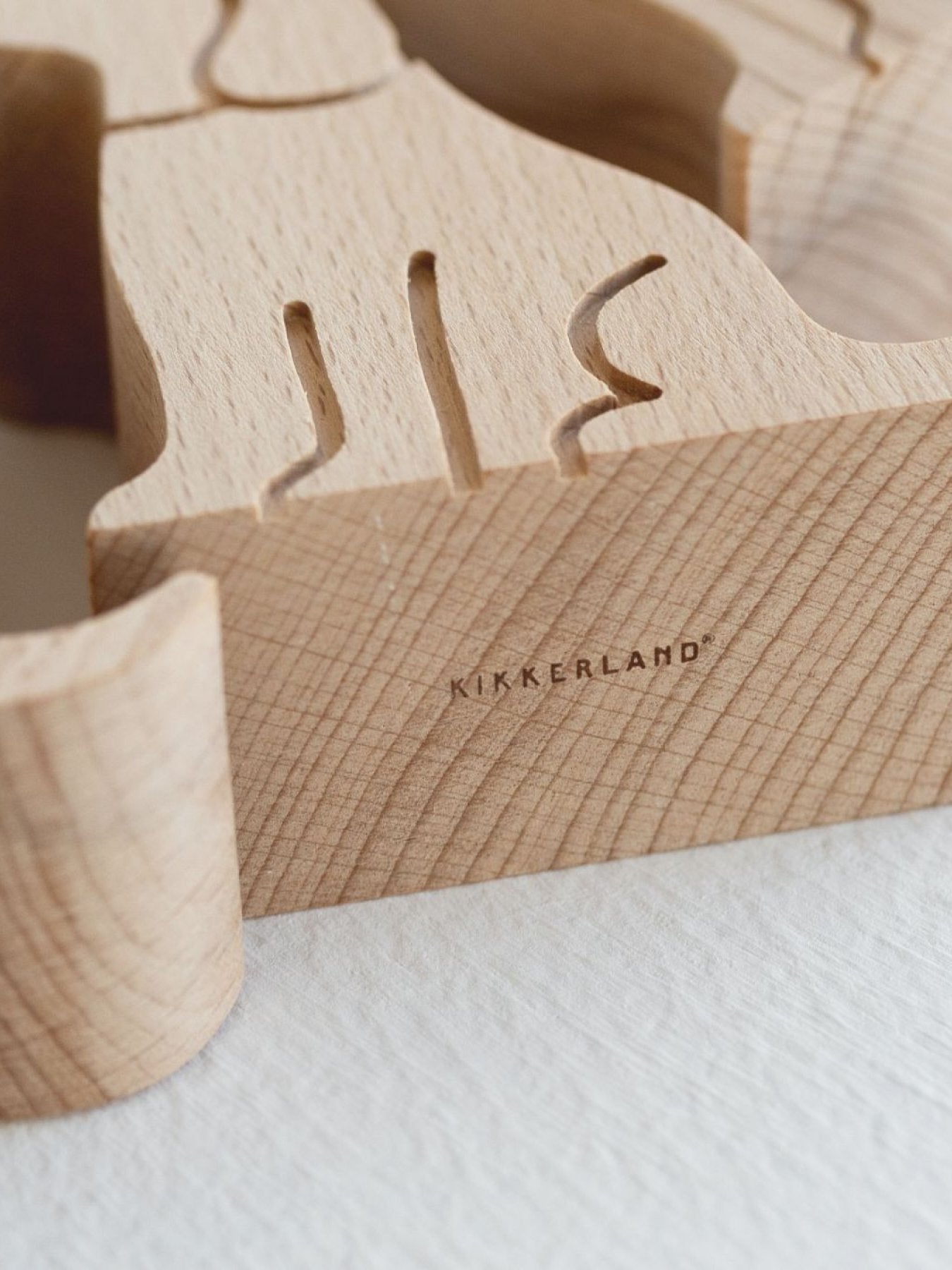 DOG BEECHWOOD PHONE STAND(犬のスマートフォンスタンド)