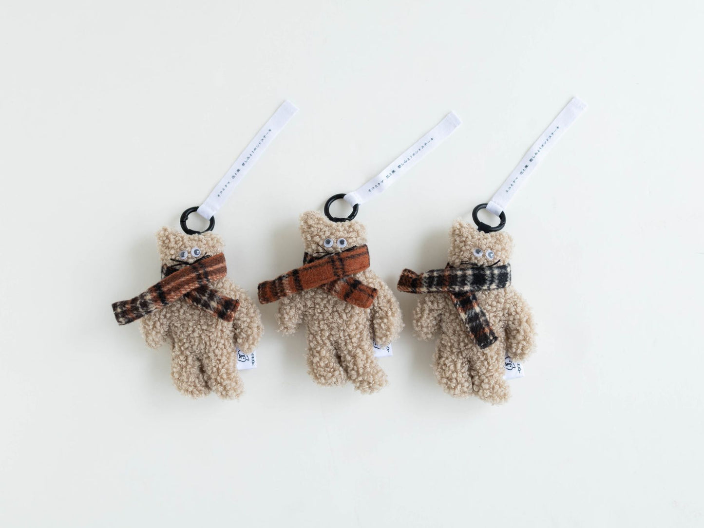 ネマ(マフラー)のマフラーは色や柄に個体差があります