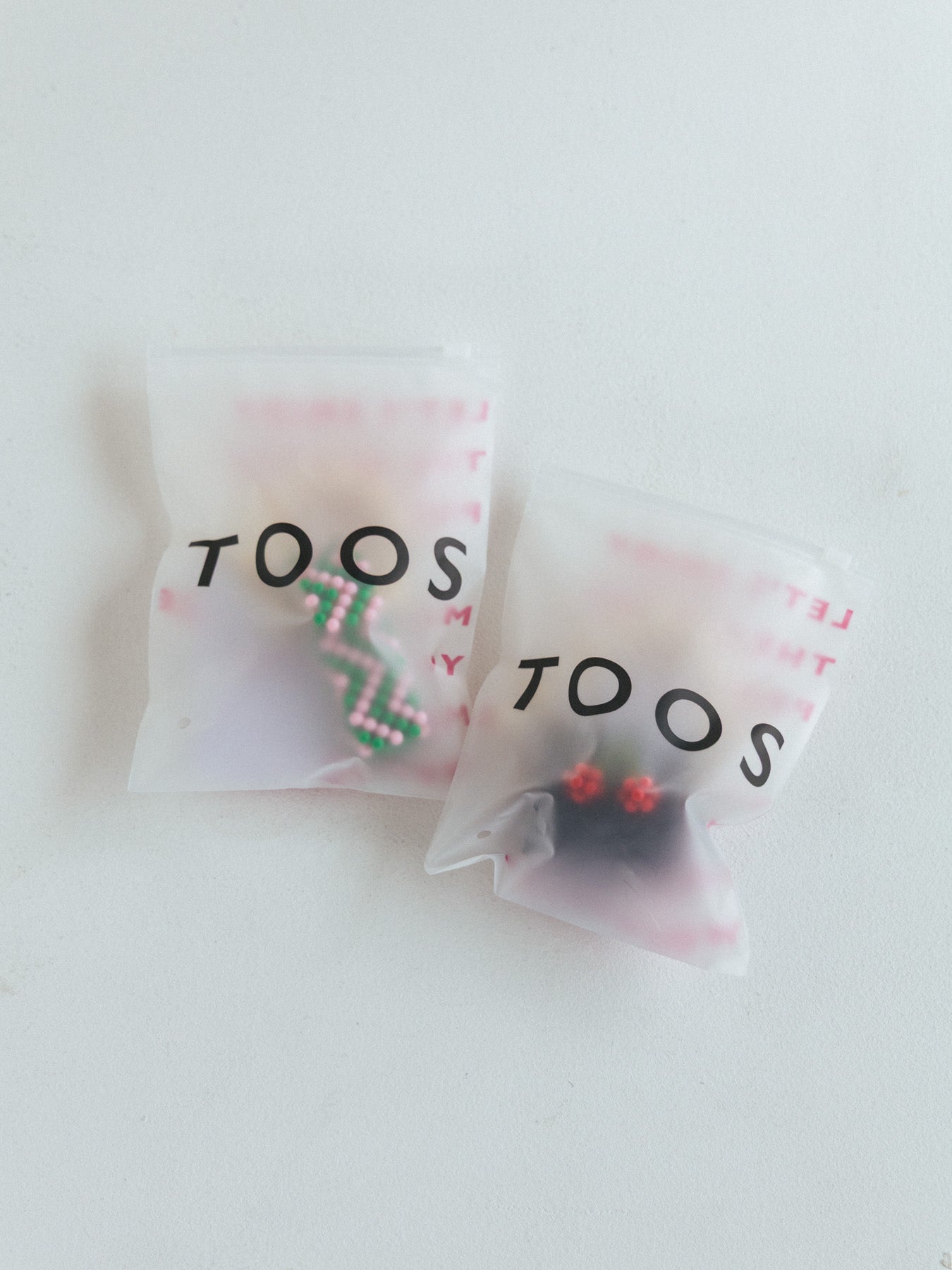 TOOS イヤホンケース（AirPods Case）