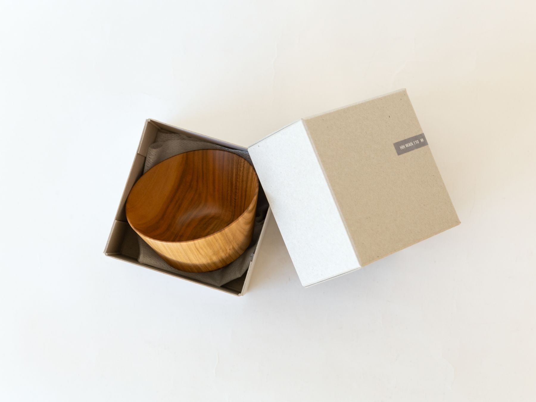 専用のBOXに入った状態でのお届けです。