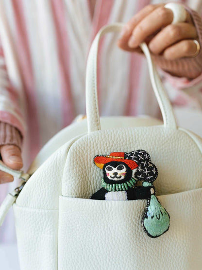 tamaoworld 刺繍チャームブローチ
