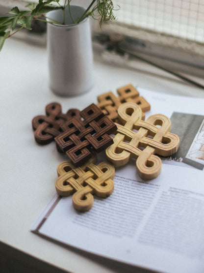 Endless knot／スクエア（木彫りオブジェ）