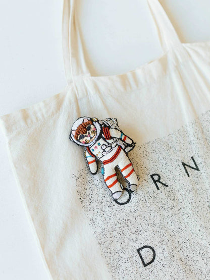 tamaoworld 刺繍チャームブローチ