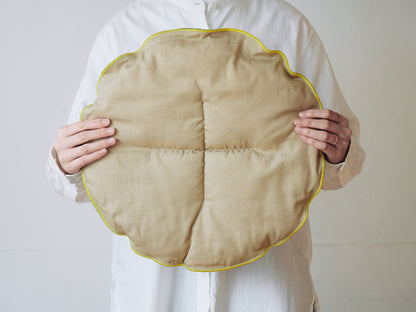 裏面はコットン生地。共通でサンドベージュです。
