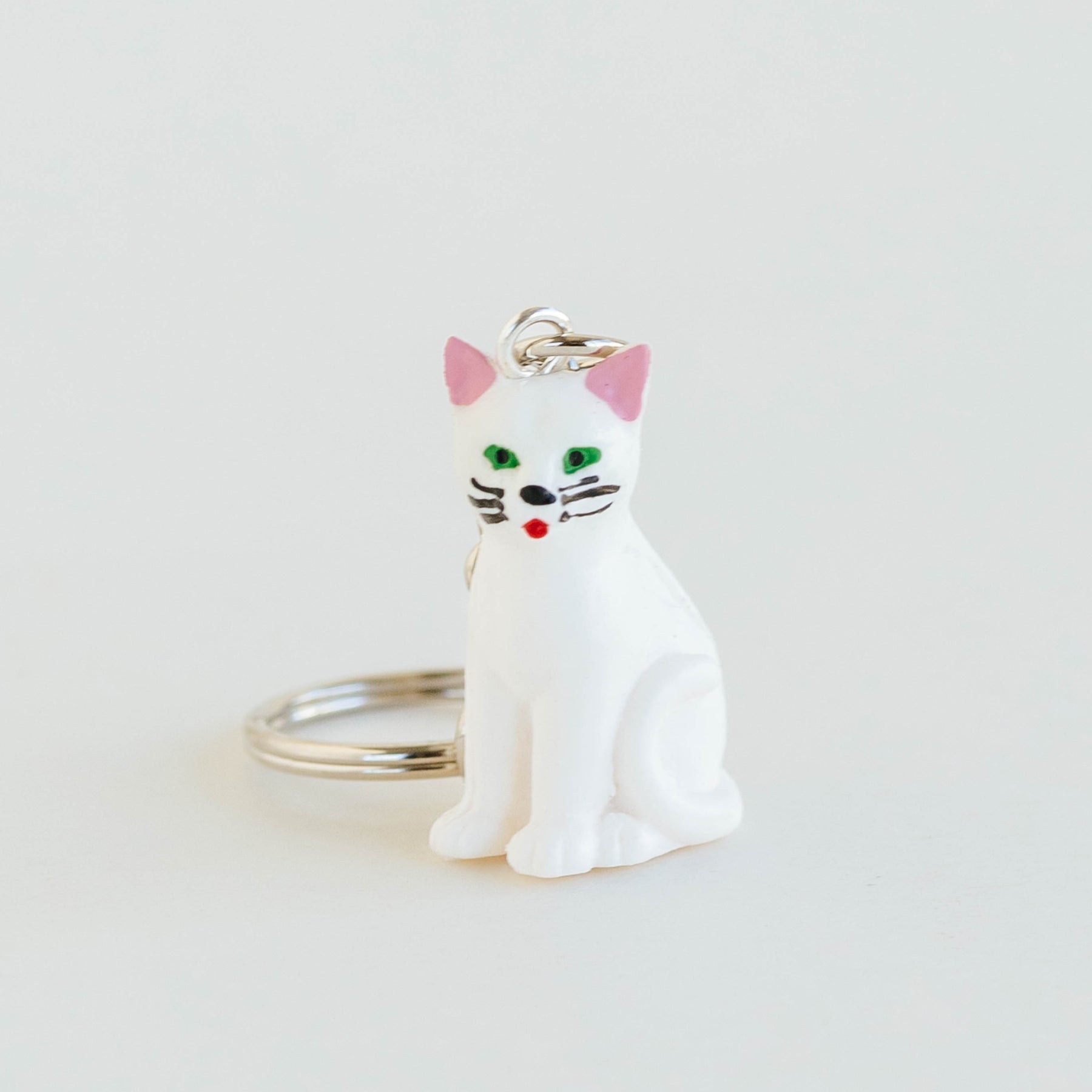 WHITE CAT