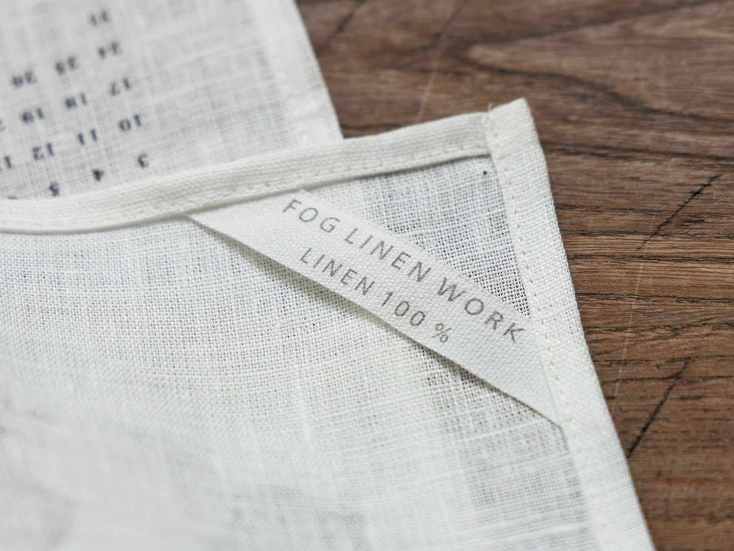 裏面上部にfog linen workのタグ付き