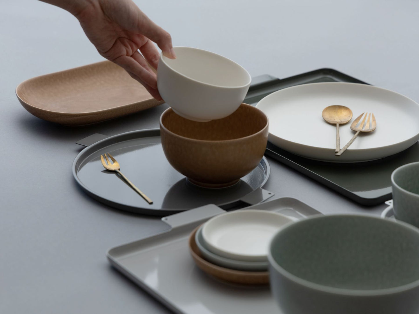 yumiko iihoshi porcelain／‘Colored’ aluminum tray round