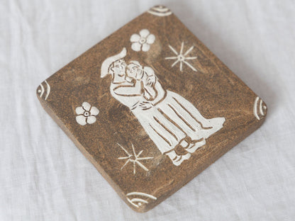今井律湖 陶板／恋人