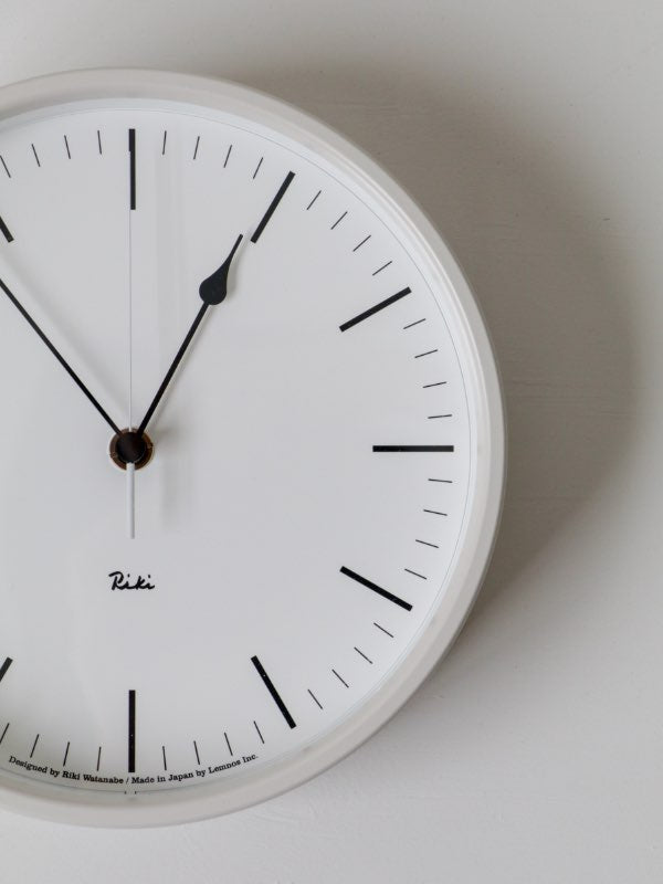 RIKI STEEL CLOCK 電波スイープ式 棒指標／ホワイト