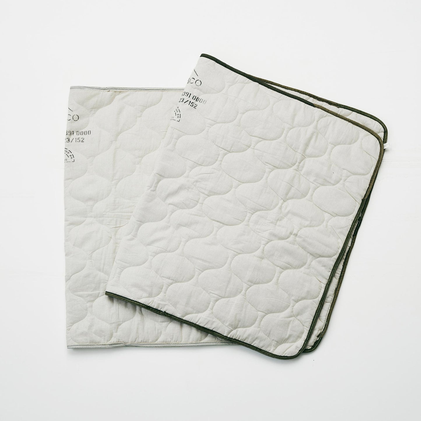 VINTAGE PARACHUTE LINE QUILTED BLANKET（ブランケット）