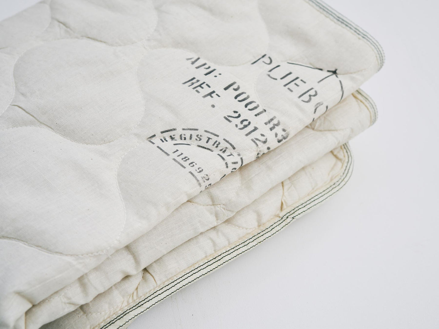VINTAGE PARACHUTE LINE QUILTED BLANKET（ブランケット）