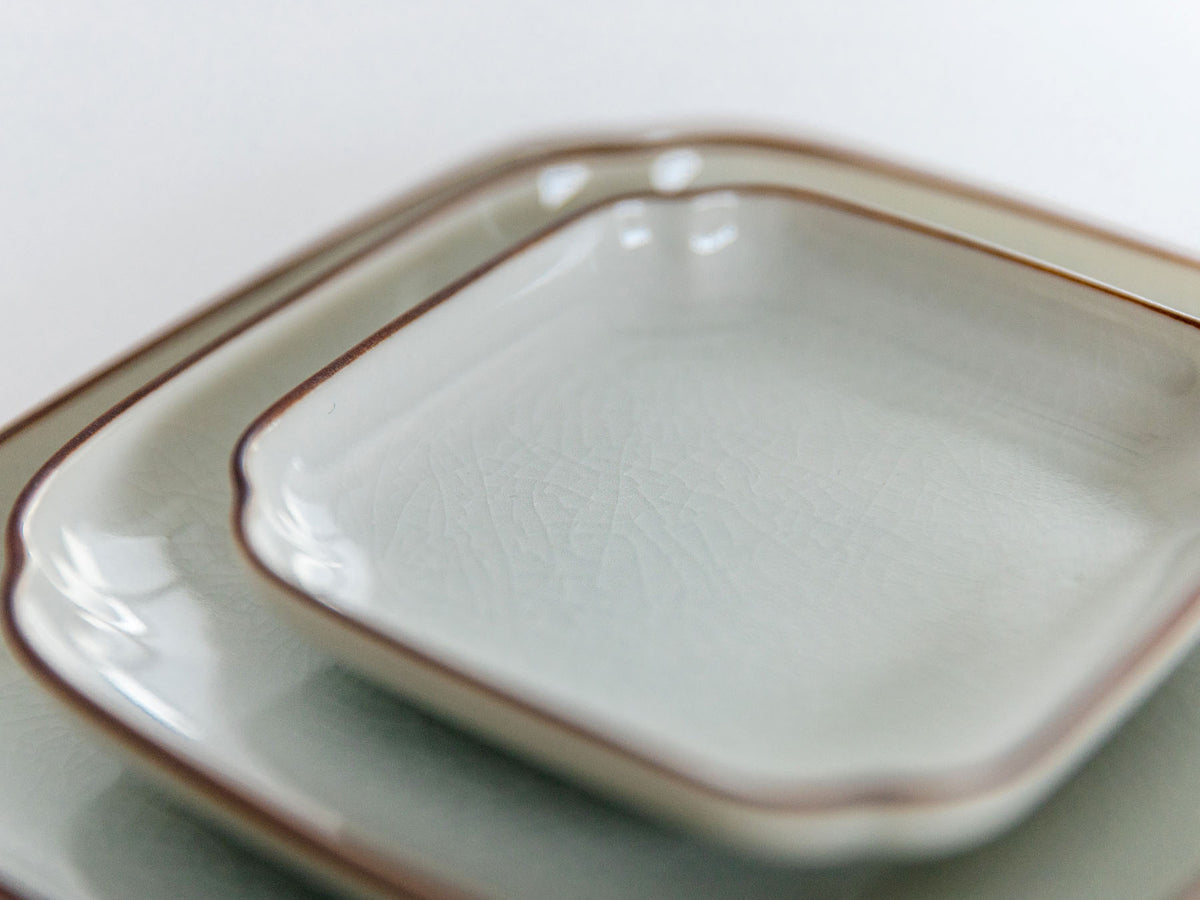 釉薬に見られる貫入（ひび模様）