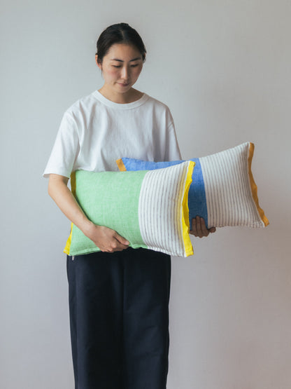 50cm×30cmのクッションがちょうど収まるサイズです。